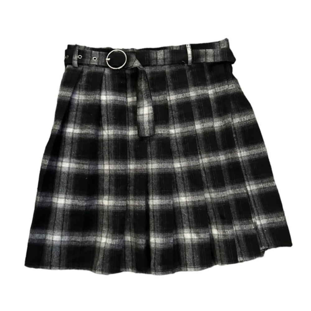 Shein size M pleaded plaid skirt